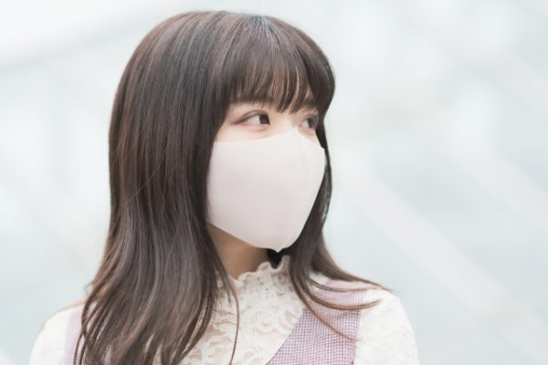 マスクをつけた女性