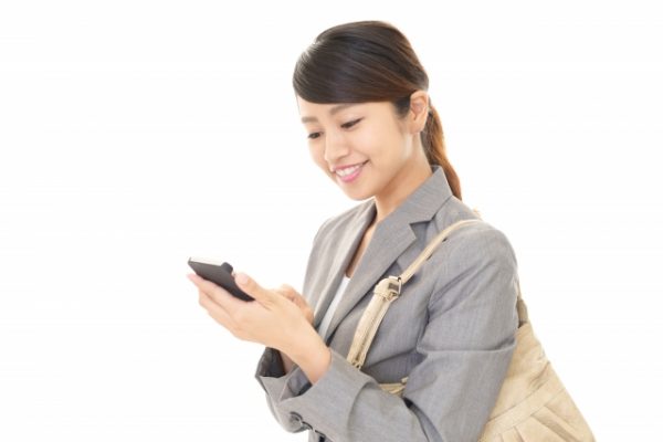 通勤中の女性