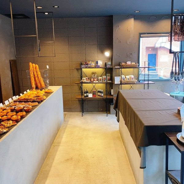 【東京・後楽園】食べ飽きない美味しさのバゲットに出会えるベーカリー「COMME D HAB(コムダブ)」