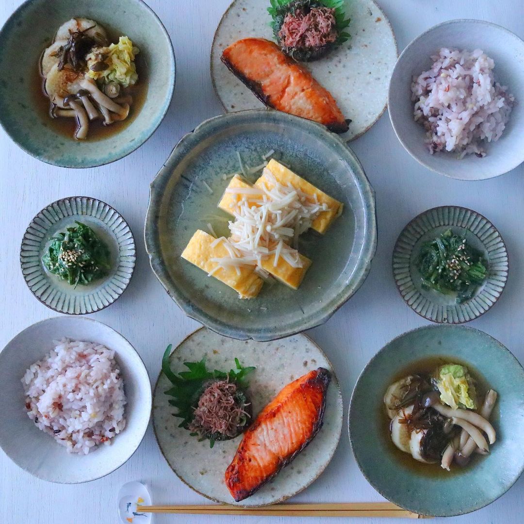 朝食を盛る器と料理の組み合わせ方。毎日5時半から始まるわたしの朝習慣