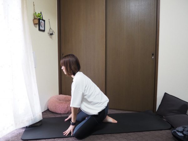 滞ったリンパを流す!美肌力を上げる裏ワザ「ひざ裏」ストレッチ♪