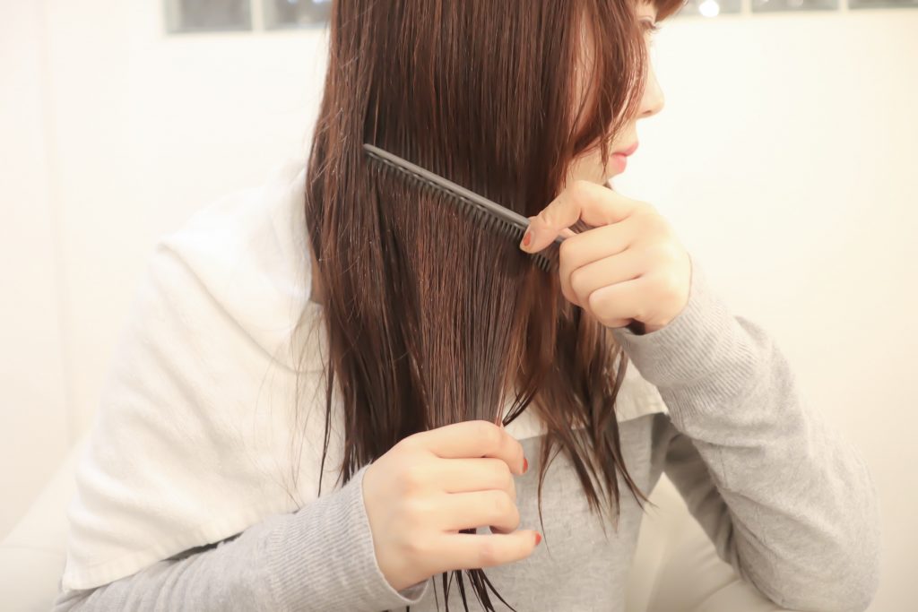 サラつや髪は自分で育てる！美容師さん直伝「セルフヘアケア」術3つ