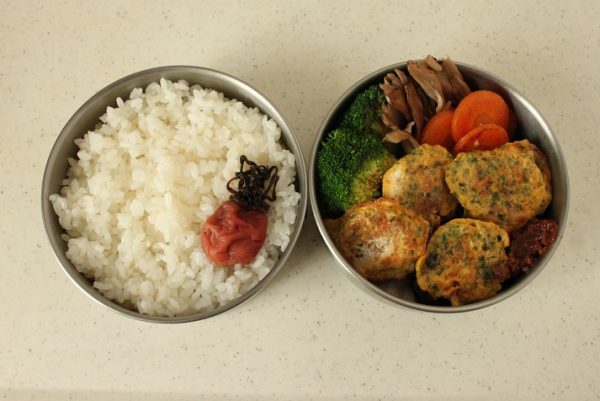 フライパン1つで2品できる!缶詰で簡単「サバ缶ピカタ」弁当