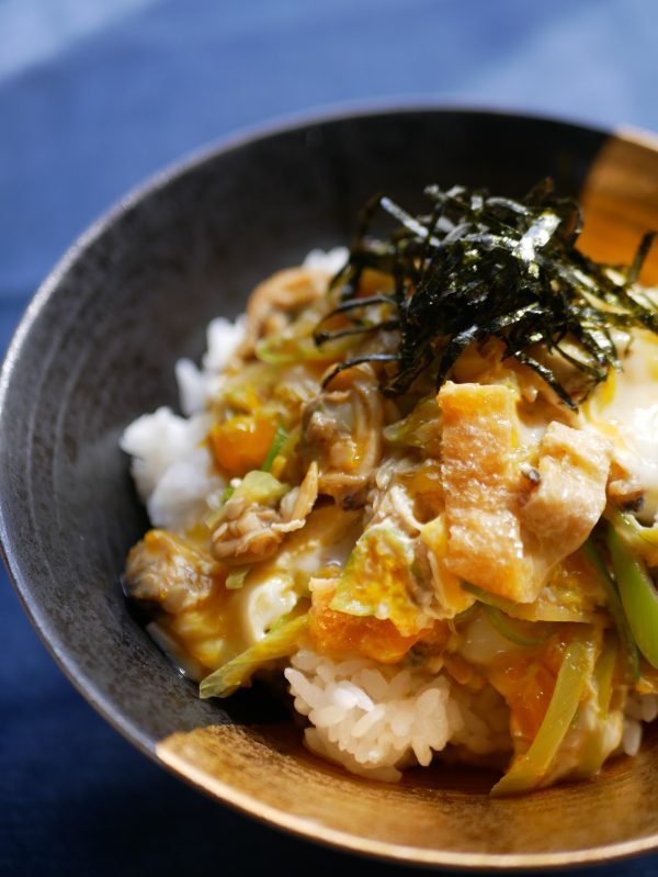 さっと煮るだけ!缶詰で時短カンタン「あさりの卵とじ丼」