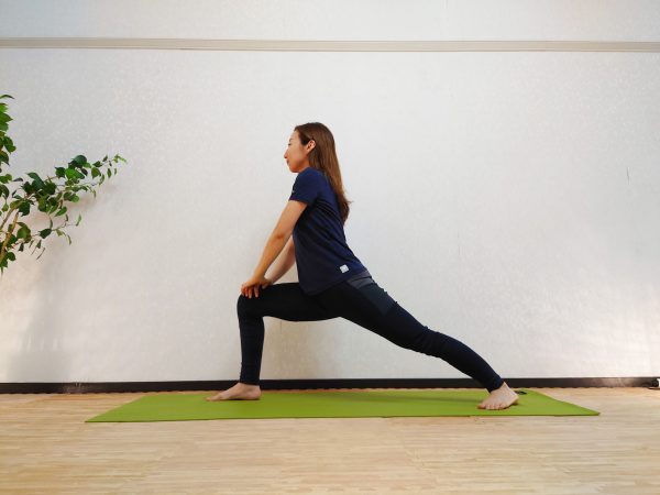 春の冷えに注意！下半身を強化して体を温めるヨガ「横角度のポーズ」