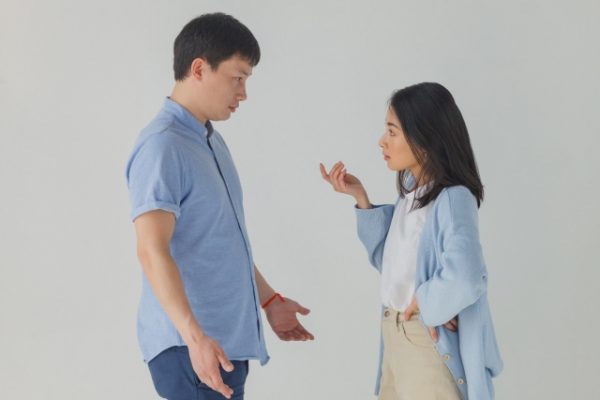 ケンカするカップル