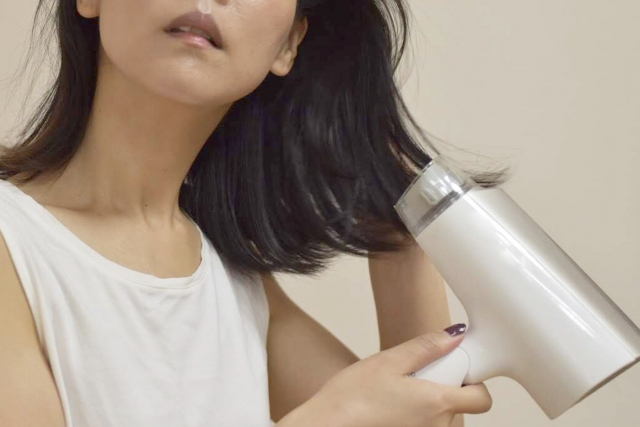 くせ毛やうねりで悩まない！髪がまとまりやすくなる「乾かし方」3つのコツ