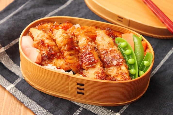 ご飯が進むテリヤキ味！「肉巻きたけのこ」「旬野菜のバター煮」2品弁当
