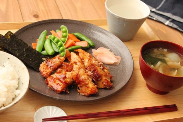 ご飯が進むテリヤキ味!「肉巻きタケノコ」「旬野菜のバター煮」2品弁当