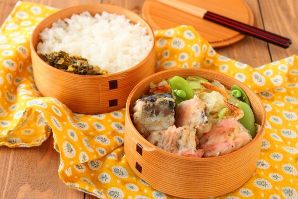 フライパン1つで2品!簡単「サバ缶の紅しょうが衣」「野菜の桜海老炒め」弁当