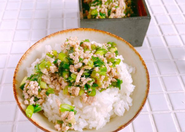 10分で簡単！ご飯が進む「ネギ豚のあったかふりかけ」の作り置き