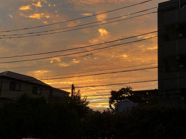 早朝の空