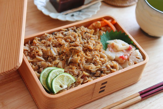 しっとり&うまみたっぷり!「鶏きのこ」のそぼろ弁当byかめ代。さん
