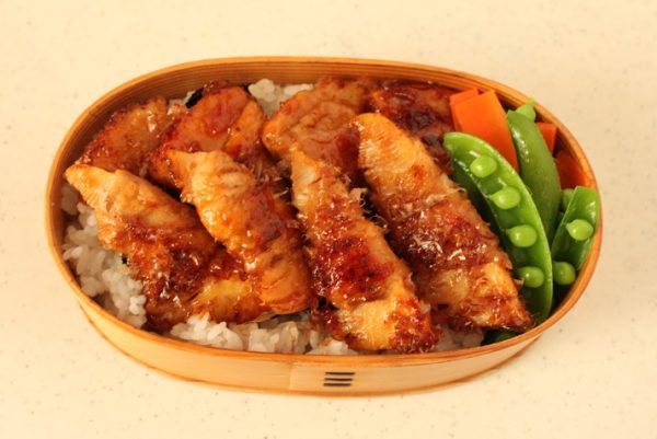 ご飯が進むテリヤキ味!「肉巻きタケノコ」「旬野菜のバター煮」2品弁当