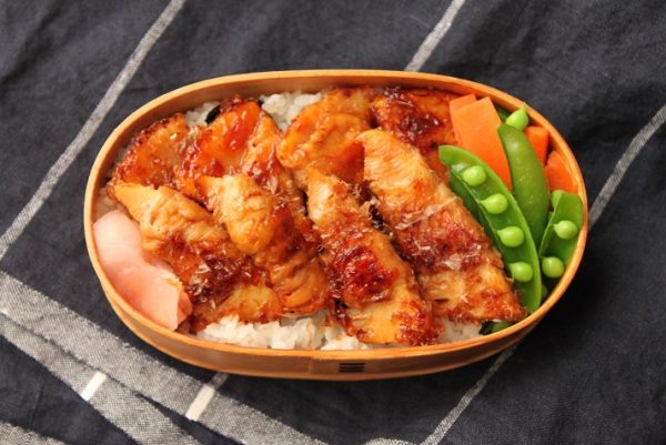 ご飯が進むテリヤキ味!「肉巻きタケノコ」「旬野菜のバター煮」2品弁当