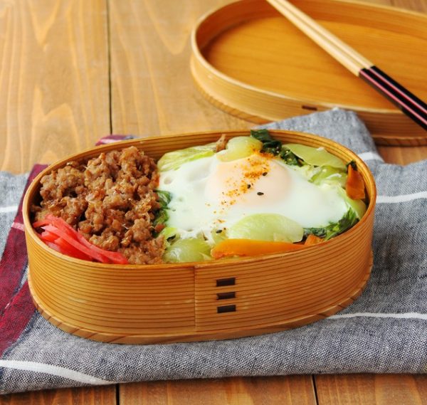 フライパン1つで楽チン!「青梗菜の巣ごもり卵」「豚ひき肉のおかか味噌」2品弁当