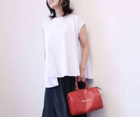 体型カバーもおしゃれも叶う♪万能「デザインTシャツ」の着こなし方3つ