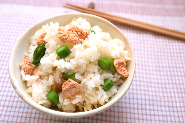一品で満足♪炊飯器で簡単「アスパラとたらこのバターご飯」