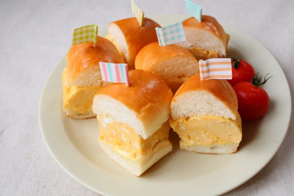フライパンを使わずレンジで簡単!「厚焼きたまごのミニバーガー」