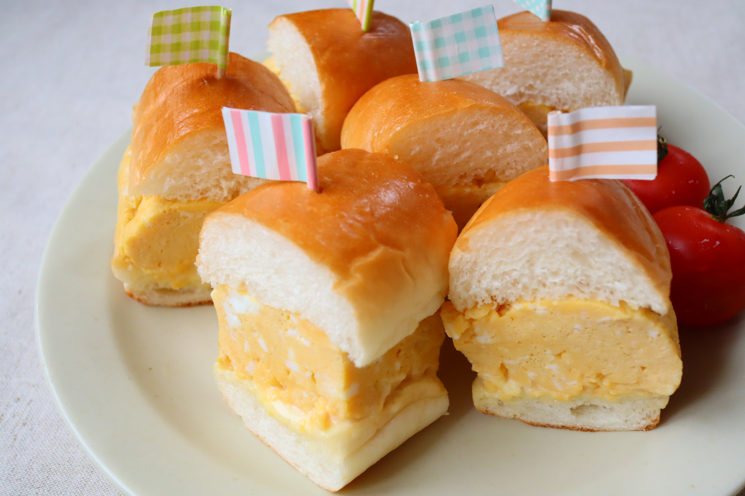 火を使わずレンジで簡単！「厚焼きたまごのミニバーガー」