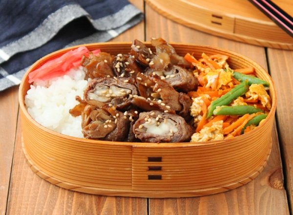 一気に2品!簡単「まいたけ肉巻き」「にんじんのカレーしりしり」弁当