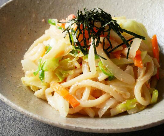 めんつゆとバターで味つけ楽ちん♪簡単「明太焼うどん」