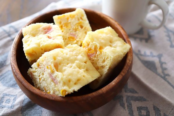 ズボラさんでも作れる!レンジで簡単「ハムコーンチーズパン」