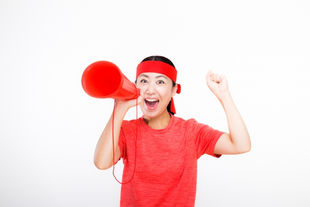 応援する女性