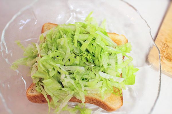 レタスと食パン