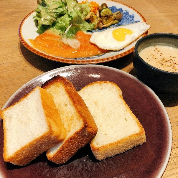 月1回の朝習慣で出会った！パンの食べ比べが楽しい「15℃」のモーニング