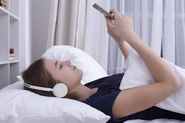 睡眠の質がアップ！ぐっすり眠りたいときの「音楽」活用法3つ