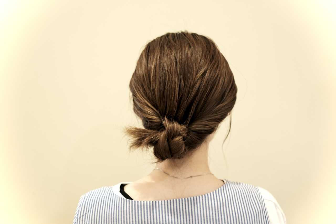梅雨のジメジメに負けない！簡単「首元スッキリ」ヘアアレンジ術♪