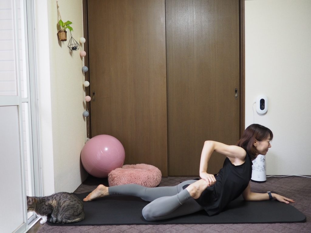 ベッドでできる「前ももストレッチ」