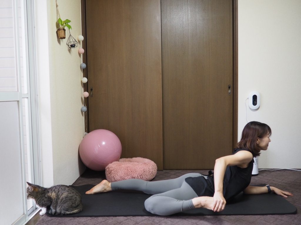 ベッドでできる「前ももストレッチ」