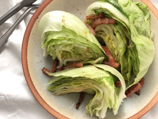 しなびたレタスがシャキッと復活!簡単「バリバリレタスのサラダ」
