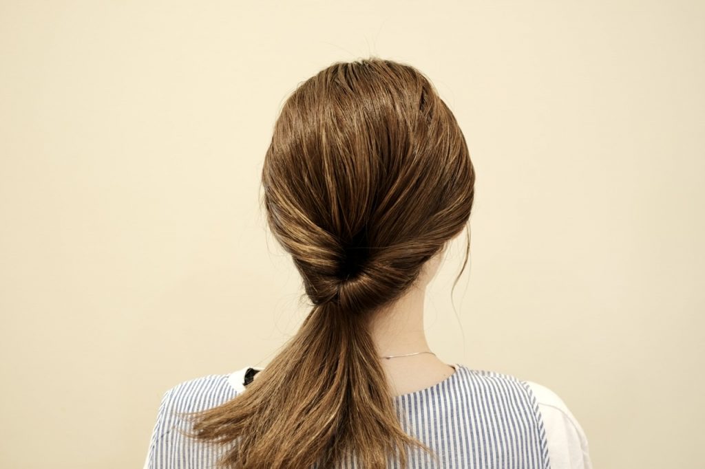 簡単「首元スッキリ」ヘアアレンジ