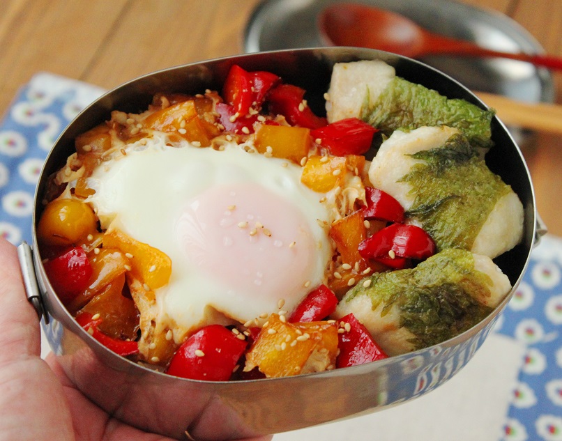 フライパン1つでできちゃう！「鶏胸肉の大葉巻き」「パプリカ巣ごもり卵」2品弁当