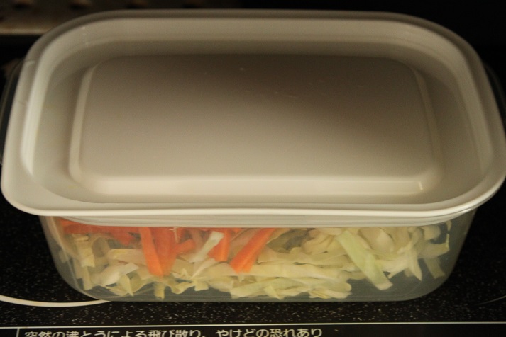 キャベツとにんじんのごま塩