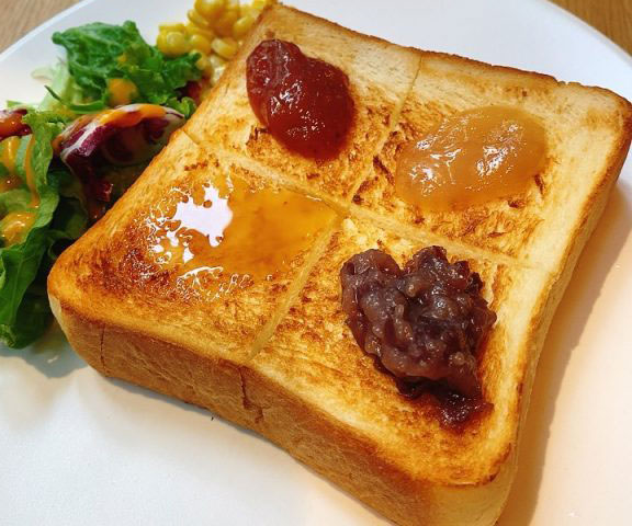 【横浜・馬車道】高級食パンの厚切りトーストが絶品！「Toaster!Bread Cafe＆Champagne Bar」