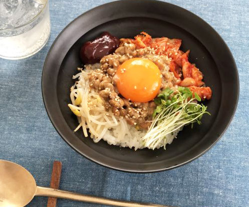 暑い朝の人気者！火を使わず簡単「混ぜご飯」レシピ3選