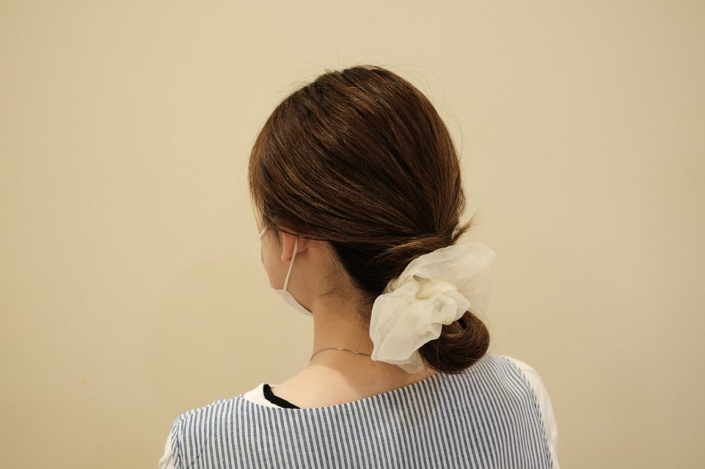 可愛くて、おしゃれ！簡単「シュシュ」ヘアアレンジ術♪
