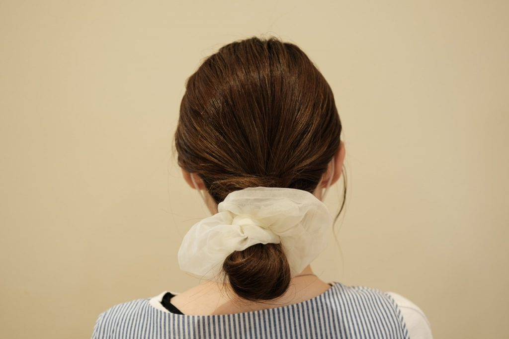 可愛くて、おしゃれ！簡単「シュシュ」ヘアアレンジ術♪