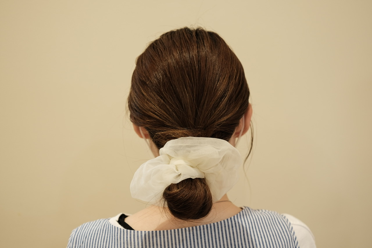 可愛くて、おしゃれ！簡単「シュシュ」お団子ヘアアレンジ術♪