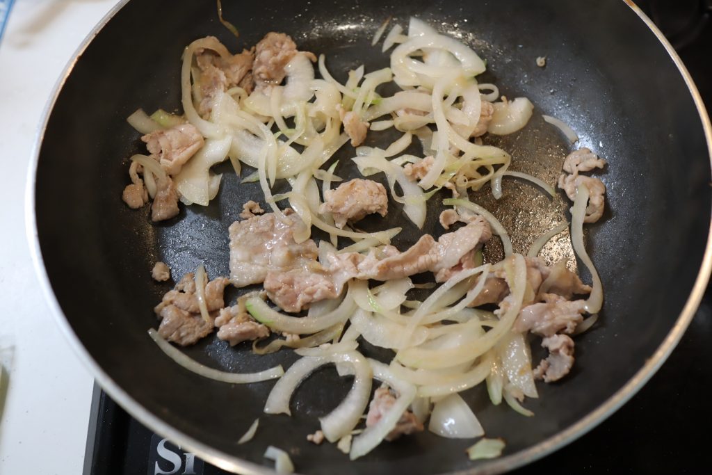 朝ごはんで夏バテ防止！簡単「梅しそ焼きうどん」レシピ