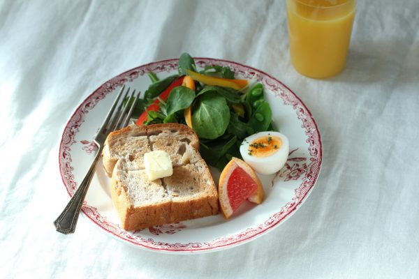はじめての一人暮らしに。朝の食卓で役立つ「食器」の選び方