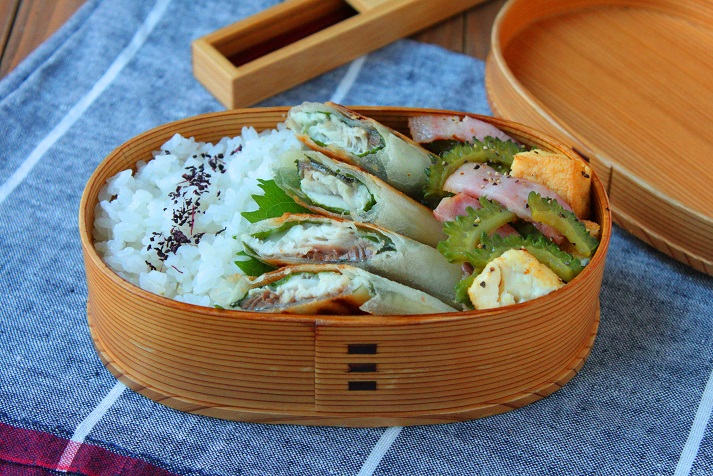 フライパンを洗わず2品!「塩さば大葉チーズ春巻き」「ゴーヤチャンプルー」弁当
