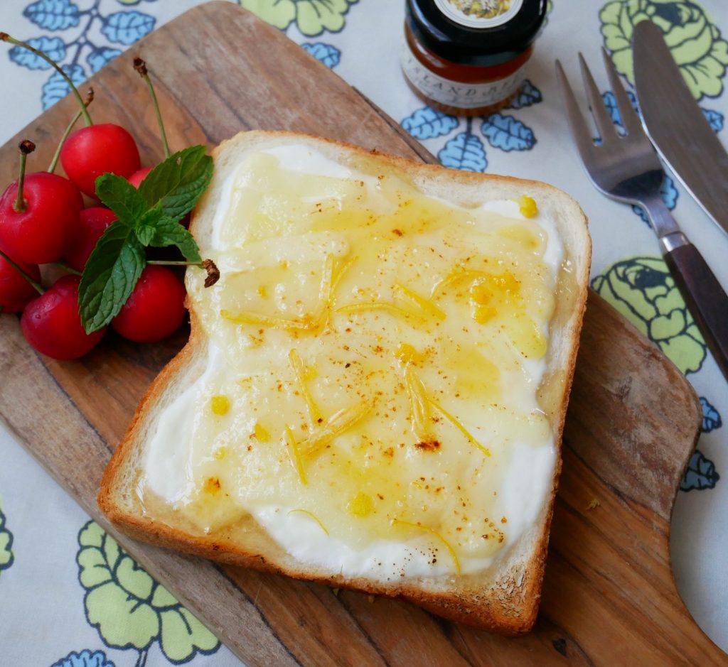 食べたら◯◯の味がする!?カンタン夏向き「ヨーグルトトースト」
