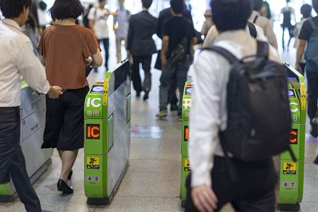 「通勤電車」を英語で言うと？