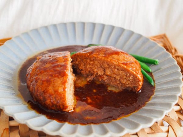 じゅわっと肉汁!!! 鉄板焼ハンバーグ