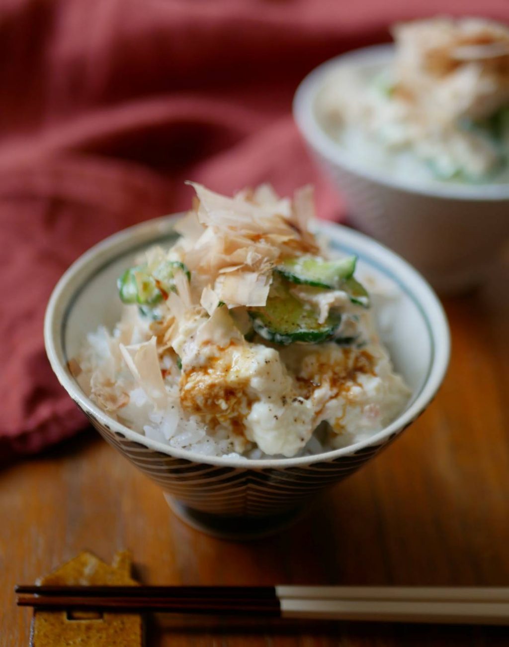 ダイエット中の鉄板レシピ!火を使わず簡単「豆腐のっけ飯」